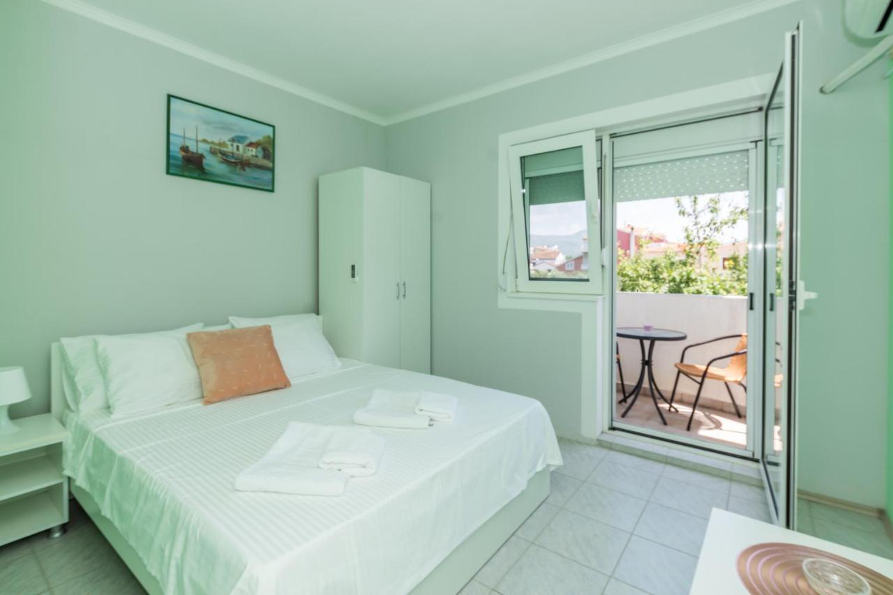 Apartments Dovana Kaštela エクステリア 写真