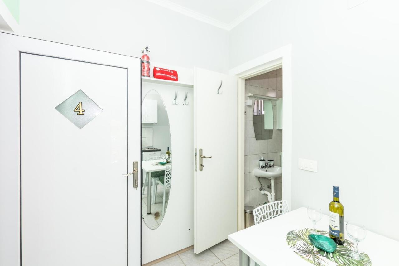 Apartments Dovana Kaštela エクステリア 写真