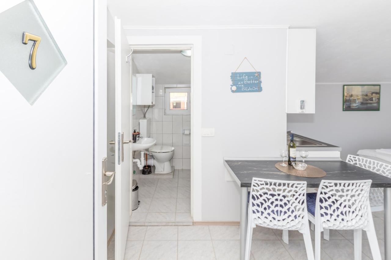 Apartments Dovana Kaštela エクステリア 写真