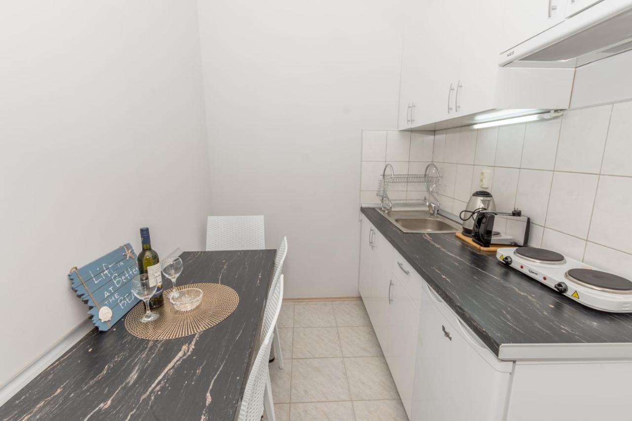 Apartments Dovana Kaštela エクステリア 写真